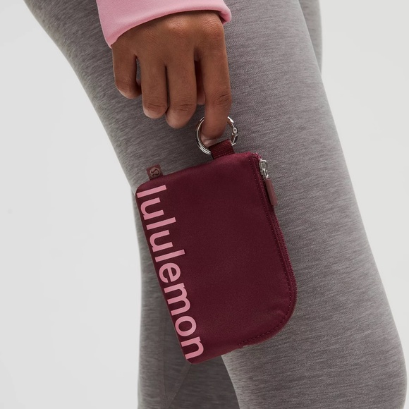 Lululemon NWT Clippable Card Pouch Color Deep Luxe/Pink Tide - Picture 4 of 4